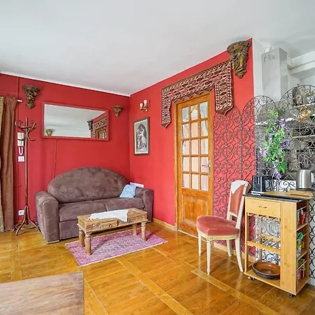 Charming Apt With Beautiful Deco In Paris